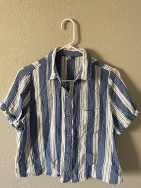 Old Navy Blue & White Vertical Stripe Short-Sleeve Button-Down